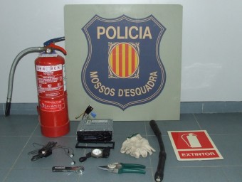 Els objectes que els mossos van comissar als lladres de Flaçà EL PUNT AVUI