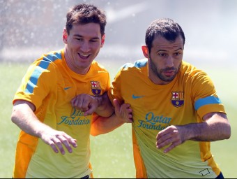 Mascherano i Messi, entrenant-se ahir a la ciutat esportiva de Sant Joan Despí FCB