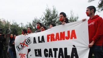 Protesta de les JERC al Parlament aragonès per protesta contra la imposició de Lapao