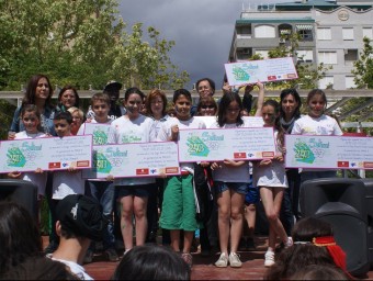 Lliurament dels títols d'Escola Solidària durant la passada Festa de la Primavera. C.G