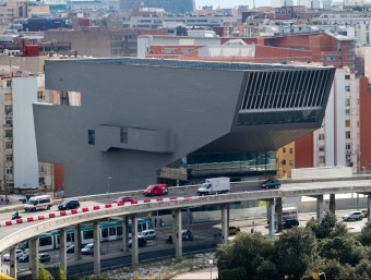 Edifici del Disseny Hub Barcelona, a la plaça de les Glòries de Barcelona.  ARXIU