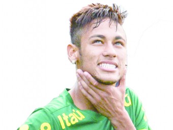 Neymar viuràavui una jornada frenètica a Barcelona. Passarà la revisió mèdica, signarà el seu contracte i també trepitjarà la gespa del Camp Nou per primer cop EFE