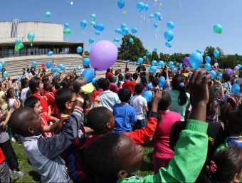 El moment que els alumnes van deixar anar els globus amb les idees sobre la ciutat al parc de les ribes del Ter LLUÍS SERRAT