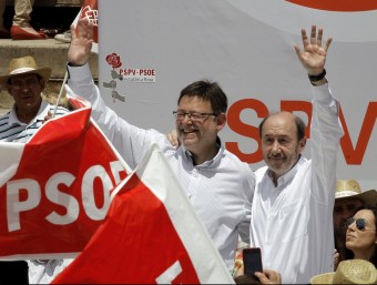 El secretari general del PSOE, Alfredo Pérez Rubalcaba, i el del PSPV, Ximo Puig EFE