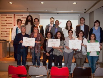 Els guanyadors d'enguany, juntament amb els membres del jurat, durant l'acte de presentació dels projectes premiats en la segona edició de les beques de la Fundació Espavila EL PUNT AVUI