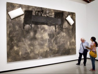 ‘Dos coixins' (1994) és una de les obres més contundents i de gran format que s'exhibeixen en la part de l'exposició al MNAC ALBERT SALAMÉ