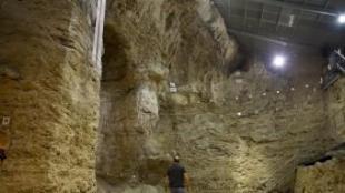 A l'Abric Romaní s'han excavat 14 nivells i s'ha arribat als 60.000 anys d'antiguitat J.C. León