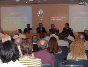 Imatge de la trobada d'ahir a la seu de la federació catalana de bàsquet UFEC