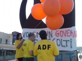 Imatge d'una protesta del 2008 a Riudarenes contra el projecte de ramal de la MAT que ara s'ha autoritzat M. V