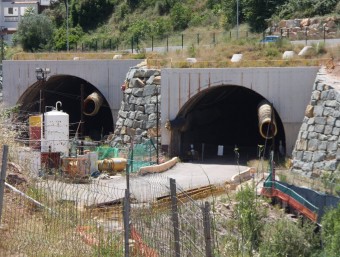 El túnel a mig construir de la variant de la N-340 a Vallirana ACN