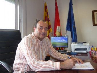 L'alcalde de Sant Cebrià de Vallalta, el socialista Pere Vega, fotografiat al seu despatx. T.M