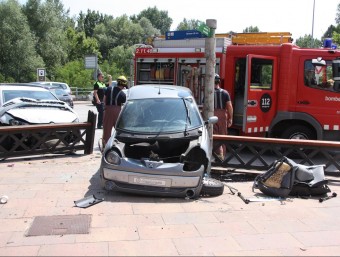 Un cotxe va quedar sobre la vorera, davant de l'hotel Nord Gironí de Sarrià de Ter ACN