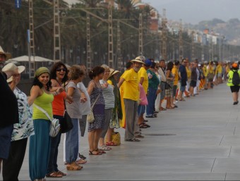 La cadena humana que va enllaçar el 27 de juliol Badalona i Sant Adrià ANDREU PUIG