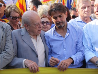 Jordi Pujol, amb el seu fill Oriol, en la manifestació de la Diada de l'any passat ARXIU