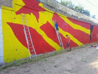 El mural independentista va ser pintat fa uns 15 anys pels Maulets ACN
