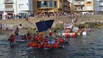 La cursa d'ofnis , un dels actes clàssics de la Festa Major de l'Escala, en una imatge de l'edició de fa dos anys EL PUNT AVUI