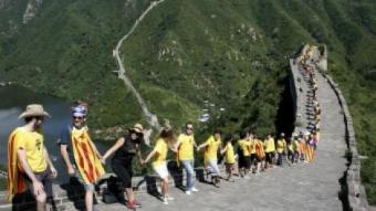 Un centenar catalans es manifesten aquest dissabte per la independència de Catalunya a la Gran Muralla xinesa EFE