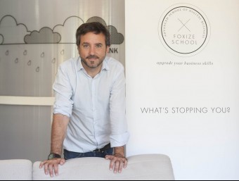 Fernando de la Rosa, cofundador de Foxize School, a la seu de l'empresa a Barcelona.  JOSEP LOSADA