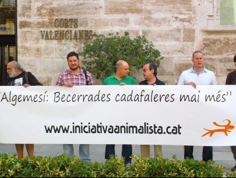 Acte de protesta davant les Corts Valencianes d'Iniciativa Animalista. J.C