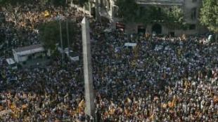La manifestació contra la sentència de l'Estatut , a la confluència de la Diagonal i el Passeig de Gràcia J. LOSADA / ARXIU