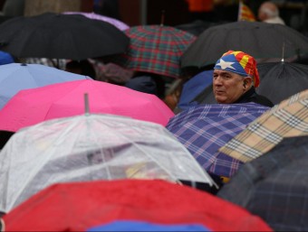 Paraigües a l'acte de la Ciutadella ANDREU PUIG