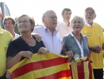 L'expresident de la Generalitat, Jordi Pujol, amb la seva dona, al Perelló ACN