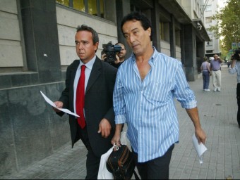 L'acusat, Sami Yasin , a l'esquerra, en anar a declarar al jutjat de Barcelona l'any 2006 ANDREU PUIG