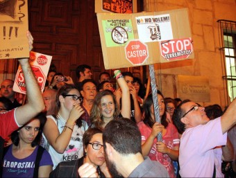 Protestes anit a Vinarós per aturar l'activitat del projecte Castor. ACN