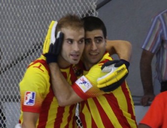 Marín i Gual celebren un gol en una imatge d'arxiu E.M