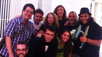 Ester Quintana, al centre, amb alguns dels artistes que participaran al festival de l'Hospitalet