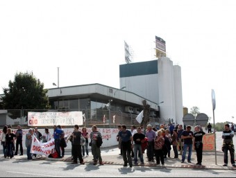 Concentració de treballadors de Panrico al davant de la planta de Santa Perpètua de la Mogoda, la setmana passada ACN
