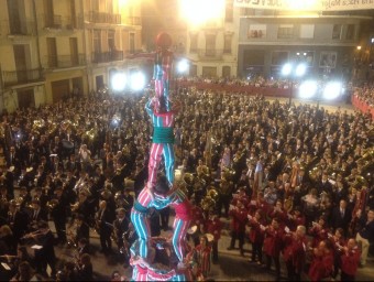 Més de mil músics interpreten la Muixeranga a la plaça Major d'Algemesí. EL PUNT AVUI