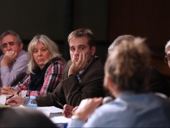 L'alcalde Jordi Camps i els altres tres regidors de CiU, escoltant la socialista Ruth Rosique en el ple de fa dos divendres. JOAN CASTRO / ICONNA