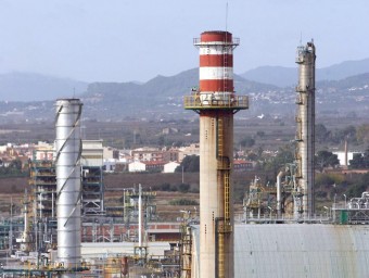 Una part de la planta de Repsol Química situada al polígon industrial nord de Tarragona. JAUME SELLART/EFE