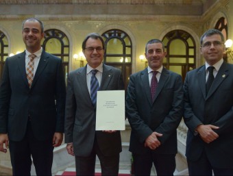 D'esquerra a dreta: Miquel Buch, Artur Mas, Xavier Godàs i Andreu Francisco. ARXIU