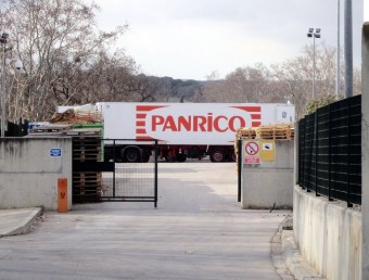 Un camió de Panrico, a la fàbrica de Santa Perpètua de la Mogoda ACN