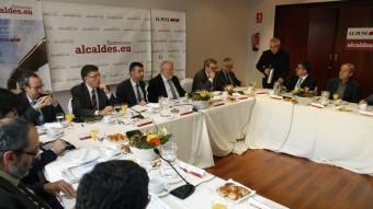 La taula del debat que van organitzar ahir El Punt Avui i Alcaldes.eu ORIOL DURAN