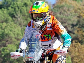 Laia Sanz, entrenant amb la seva nova moto pel Dakar, l'Honda CRF 450 Rally KH-7