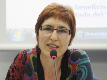 L'editora Dolors Pedrós en una conferència a la Universitat de València Estudi General. CEDIDA - EDICIONS 96