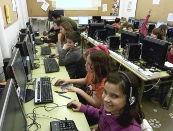 Alumnes del code club del Vilarrasa de Besalú, a l'aula d'informàtica, dimecres passat. R. E