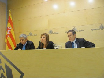 Josep Giner, president dels síndics catalans, la regidora Maria Àngels Planas i el defensor a Girona Ramon Llorente D.V