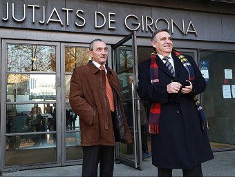 L'arribada ahir als jutjats de Girona del cap de protocol de la Diputació de Girona, Josep Maria Amargant, i de l'exassessor d'UDC, Fidel Rincón. MANEL LLADÓ