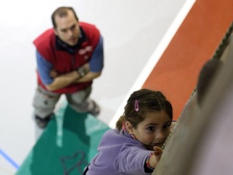 Una nena fent una activitat al Lleuresport de Girona, ahir QUIM PUIG