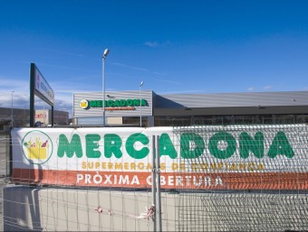 L'empresa valenciana Mercadona obrirà el supermercat de Cassà de la Selva (a la imatge, dijous) el divendres 17. L'entrada és al carrer de la Via, al polígon. LLUÍS SERRAT