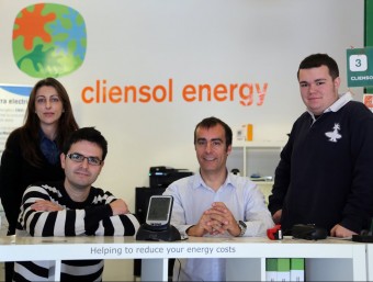 L'equip de Cliensol a l'empresa que des de fa uns mesos s'ha instal·lat a Caldes d'Estrac.  QUIM PUIG