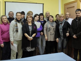 Assistents als cursos d'empleabilitat de Picassent amb l'alcaldessa de la vila. CEDIDA