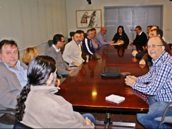 Reunió de l'alcaldessa de Quart amb representants dels treballadors de Coca-Cola. EL PUNT AVUI