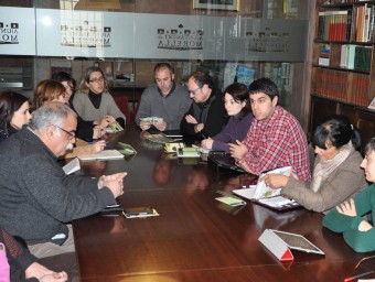 Reunió d'empresaris, tècnics de turisme i representants municipals de les tres zones.