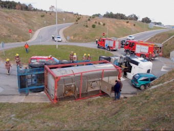 El camió accidentat a Riudellots JOAN CASTRO / ICONNA