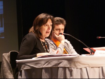 L'alcaldessa de Quart i el professor Ramírez en la xarrada informativa. CEDIDA